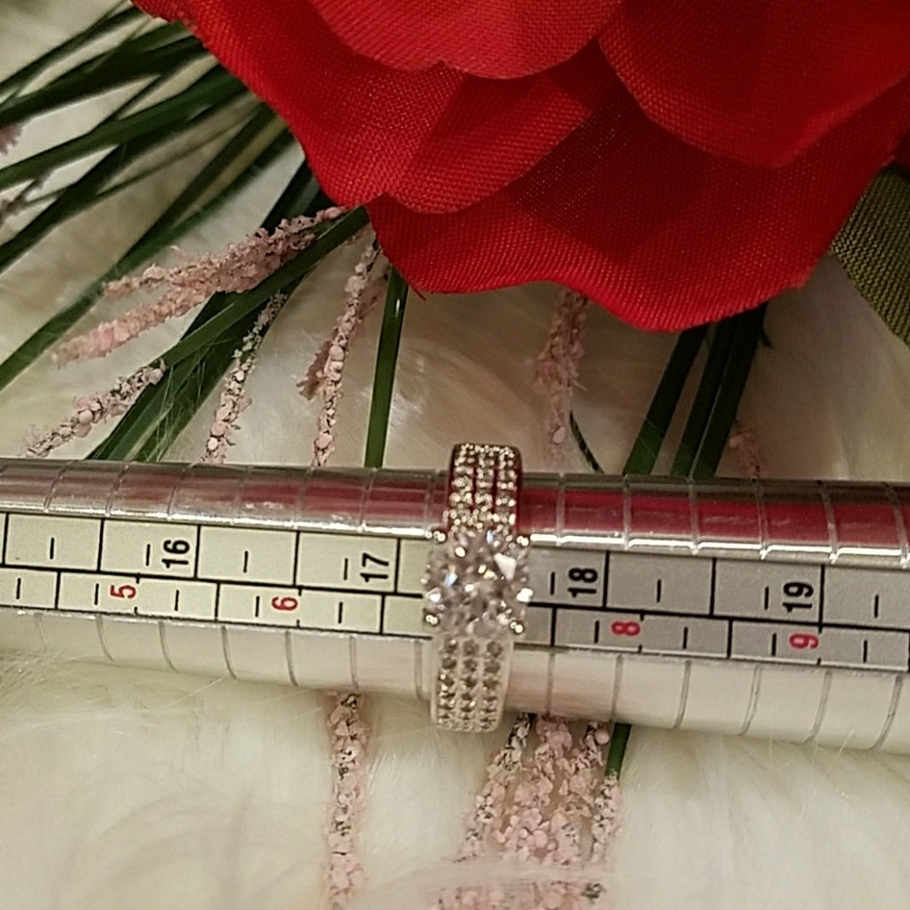 WHITE TOPAZ CZ ENGAGEMENT RING - Picture 5 of 5